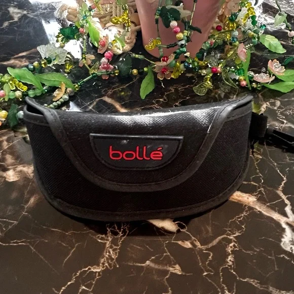 EUC Bolle Children’s Pirahna Jr Sunglasses with case - Picture 5 of 16